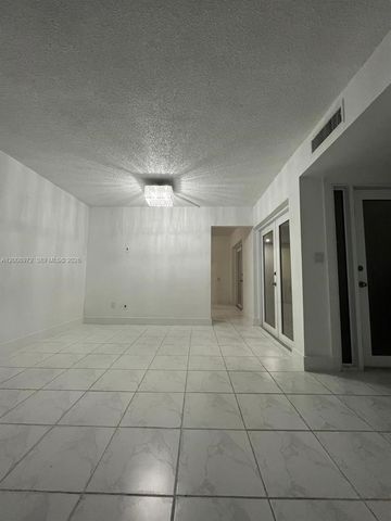 9704 NW 6th Ter 9704, Miami, FL 33172