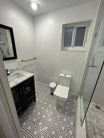 9704 NW 6th Ter 9704, Miami, FL 33172