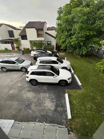 9704 NW 6th Ter 9704, Miami, FL 33172