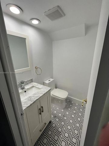 9704 NW 6th Ter 9704, Miami, FL 33172