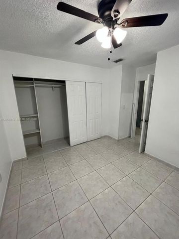 9704 NW 6th Ter 9704, Miami, FL 33172