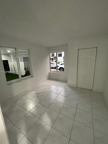 9704 NW 6th Ter 9704, Miami, FL 33172