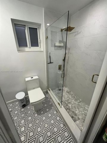 9704 NW 6th Ter 9704, Miami, FL 33172