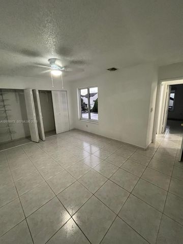 9704 NW 6th Ter 9704, Miami, FL 33172