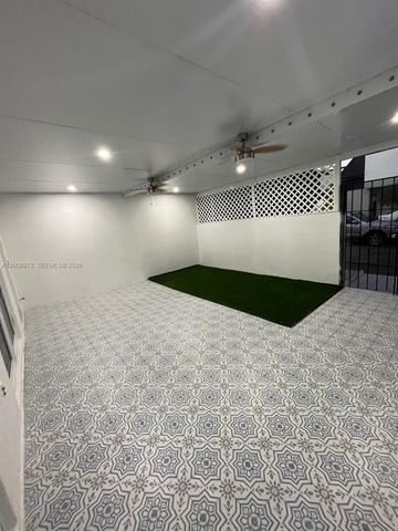 9704 NW 6th Ter 9704, Miami, FL 33172