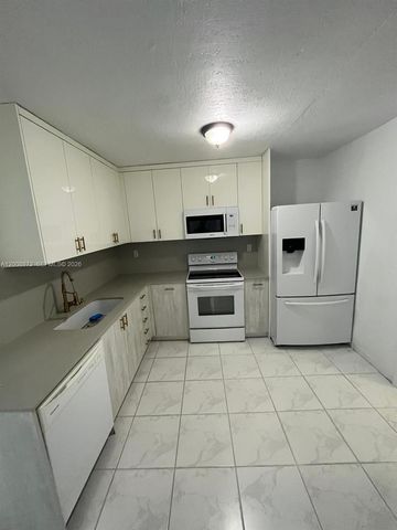 9704 NW 6th Ter 9704, Miami, FL 33172