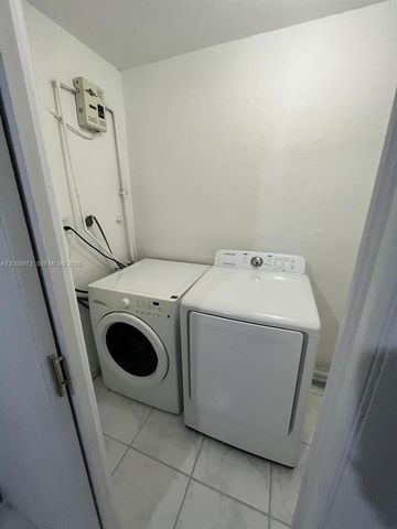 9704 NW 6th Ter 9704, Miami, FL 33172