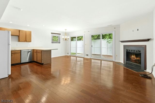 6 Crestwood Common, Scotch Plains Twp., NJ 07076