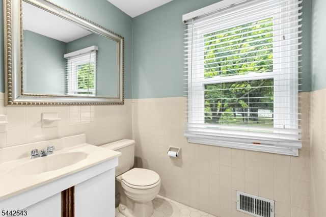 6 Crestwood Common, Scotch Plains Twp., NJ 07076