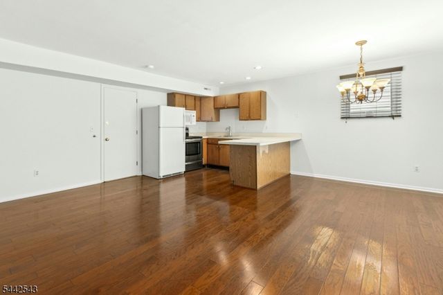 6 Crestwood Common, Scotch Plains Twp., NJ 07076