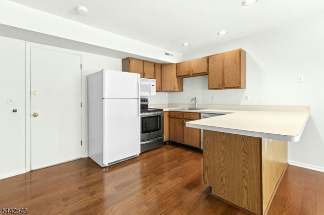 6 Crestwood Common, Scotch Plains Twp., NJ 07076