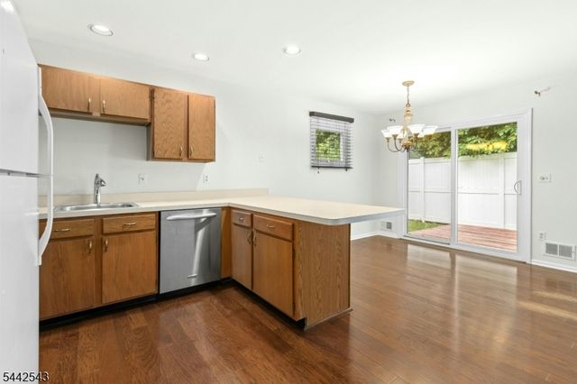 6 Crestwood Common, Scotch Plains Twp., NJ 07076
