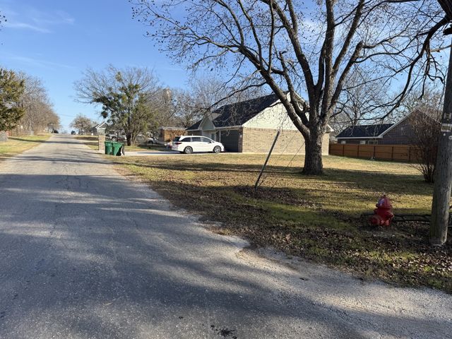 510 Denver Street, Alvord, TX 76225