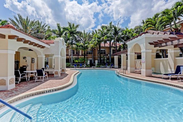 5011 Vine Cliff Way W, Palm Beach Gardens, FL 33418