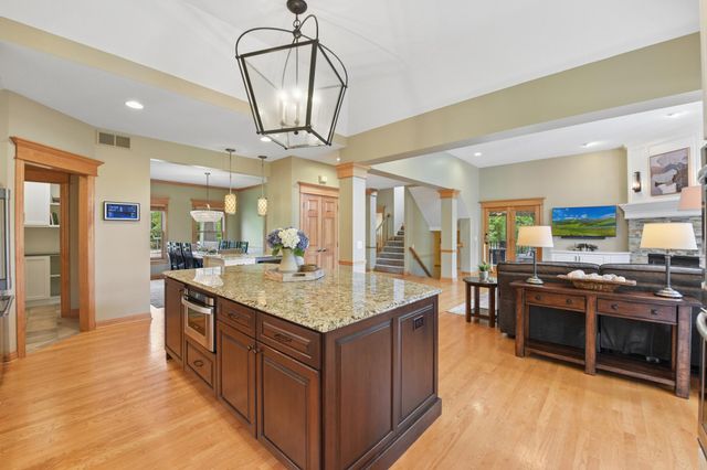 3312 Crestmoor Bay, Woodbury, MN 55125