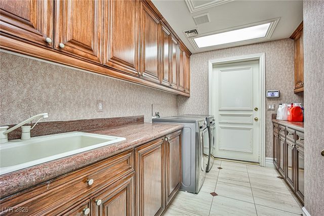 2300 Glenbrook Way, Las Vegas, NV 89117