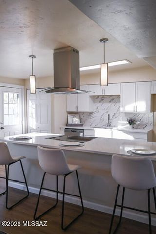 7042 E Calle Ileo, Tucson, AZ 85710