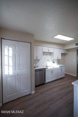 7042 E Calle Ileo, Tucson, AZ 85710