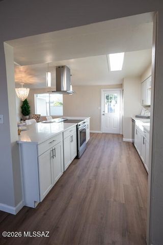 7042 E Calle Ileo, Tucson, AZ 85710