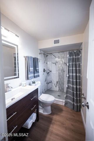 7042 E Calle Ileo, Tucson, AZ 85710