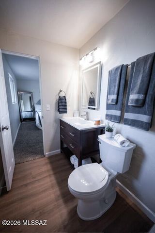 7042 E Calle Ileo, Tucson, AZ 85710