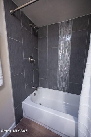 7042 E Calle Ileo, Tucson, AZ 85710