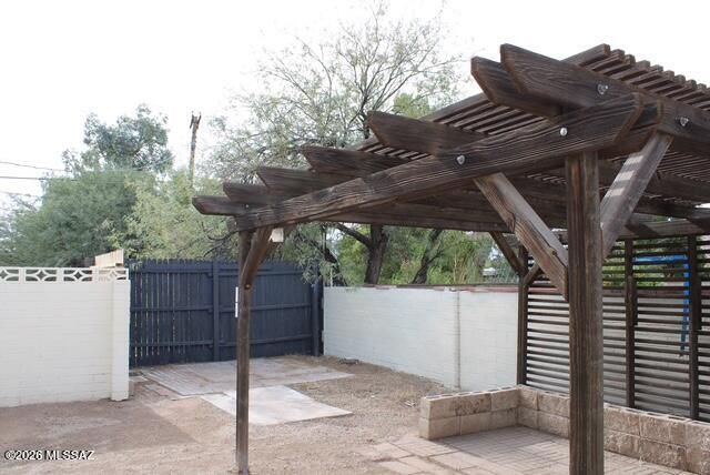 7042 E Calle Ileo, Tucson, AZ 85710