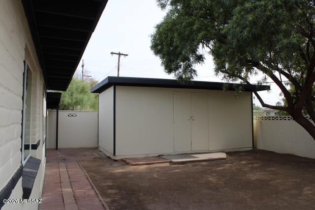 7042 E Calle Ileo, Tucson, AZ 85710