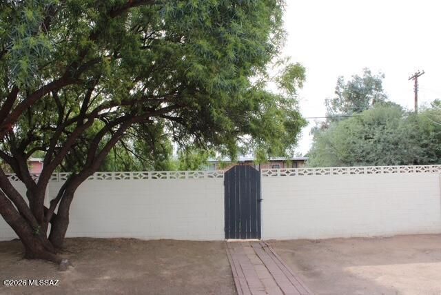 7042 E Calle Ileo, Tucson, AZ 85710