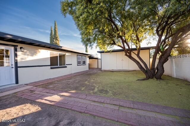 7042 E Calle Ileo, Tucson, AZ 85710