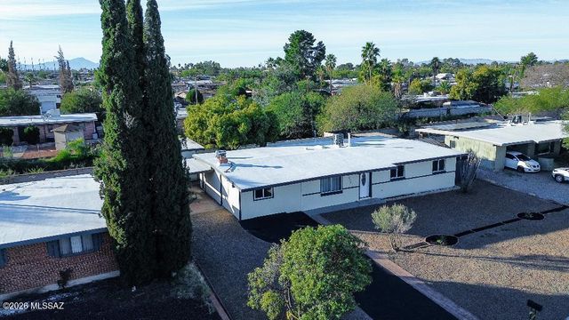 7042 E Calle Ileo, Tucson, AZ 85710