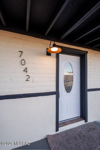 7042 E Calle Ileo, Tucson, AZ 85710