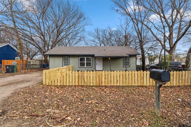 903 Hester, Arlington, TX 76011