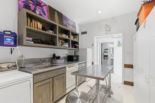 738 W Davis Street, Dallas, TX 75208