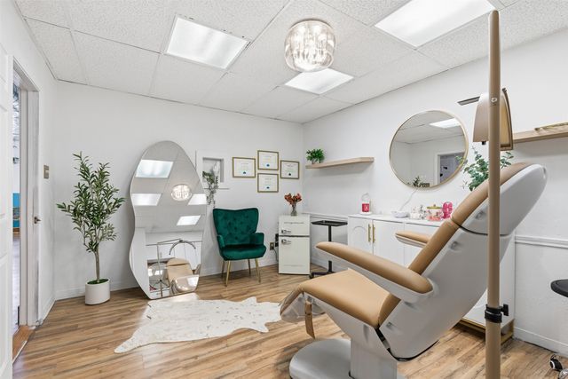 738 W Davis Street, Dallas, TX 75208