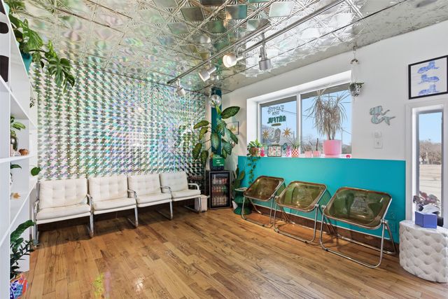 738 W Davis Street, Dallas, TX 75208