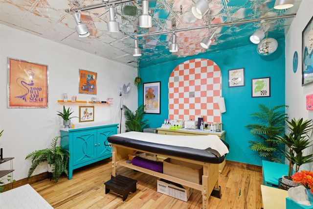 738 W Davis Street, Dallas, TX 75208