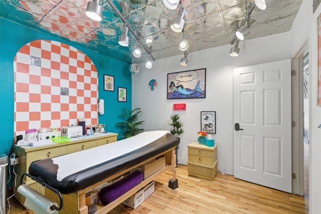 738 W Davis Street, Dallas, TX 75208