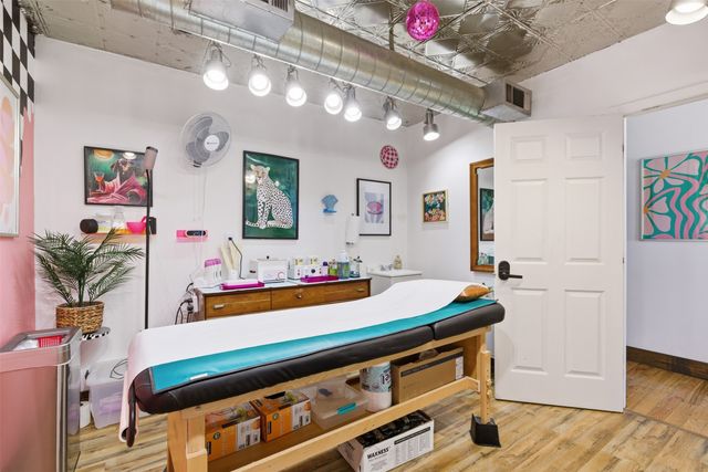 738 W Davis Street, Dallas, TX 75208