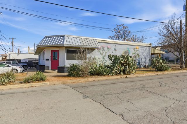 738 W Davis Street, Dallas, TX 75208