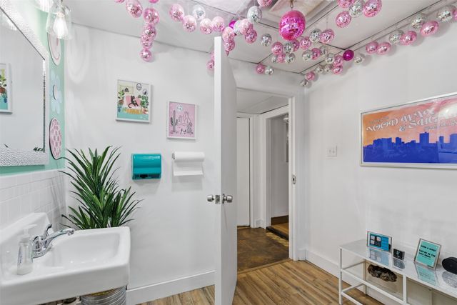 738 W Davis Street, Dallas, TX 75208