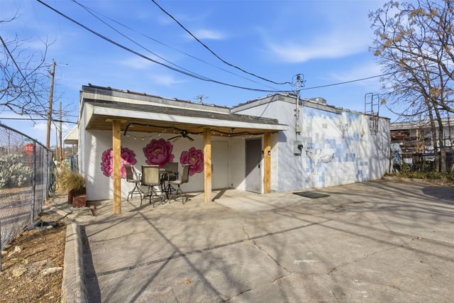 738 W Davis Street, Dallas, TX 75208