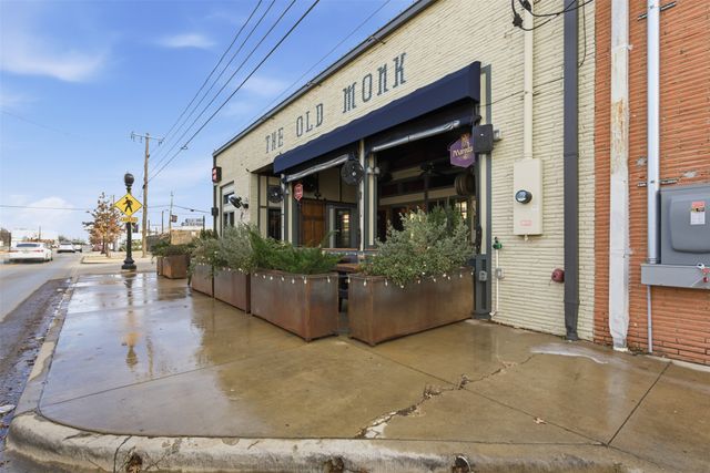 738 W Davis Street, Dallas, TX 75208