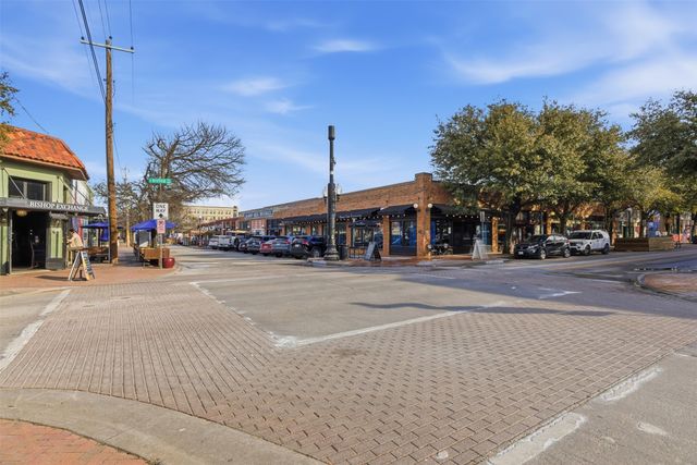 738 W Davis Street, Dallas, TX 75208