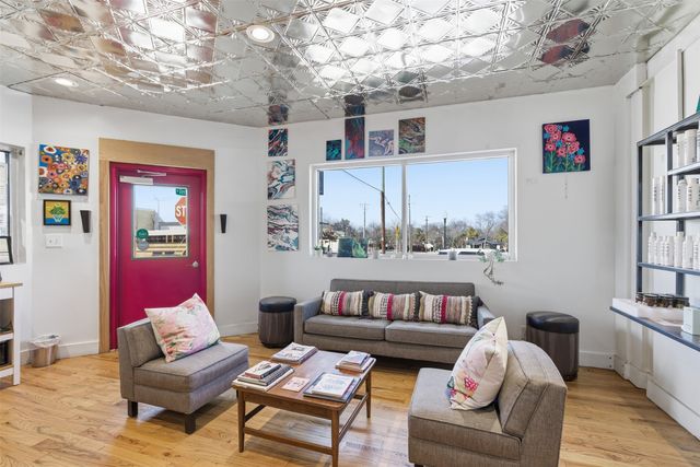 738 W Davis Street, Dallas, TX 75208