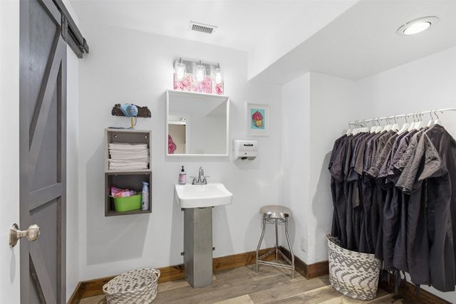 738 W Davis Street, Dallas, TX 75208