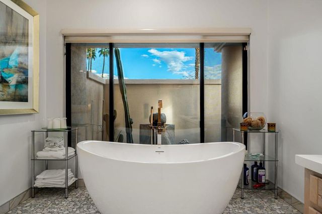 54857 Inverness Way, La Quinta, CA 92253