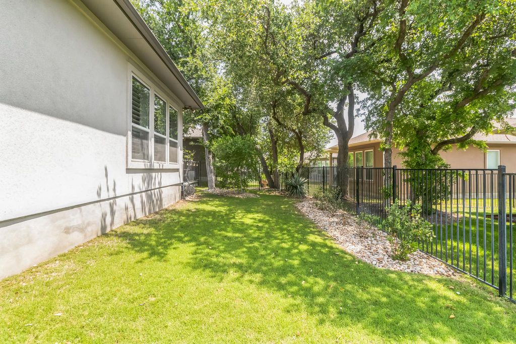 121 Monterey Oak TRL, Georgetown, TX 78628