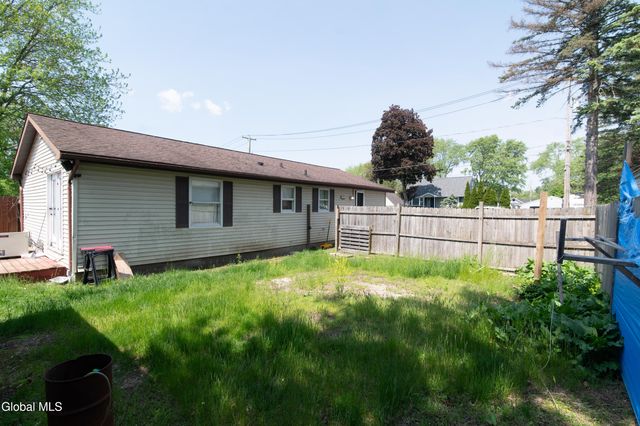 15 Maryland Avenue, Colonie, NY 12205