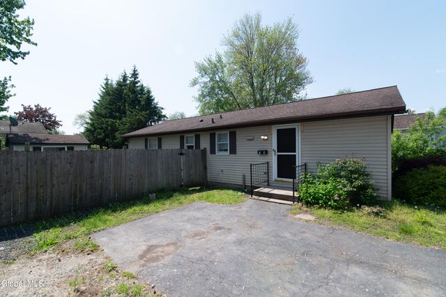 15 Maryland Avenue, Colonie, NY 12205